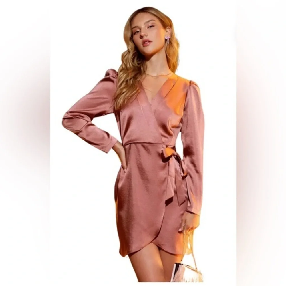 BLU PEPPER MAUVE SATIN LONG SLEEVE WRAP MINI DRESS size Medium